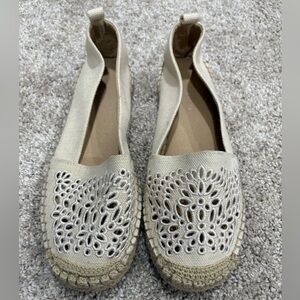 Kelly & Katie Cream Eyelet Espadrille Size 9